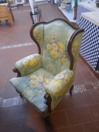 Sillón de dormitorio floral antiguo