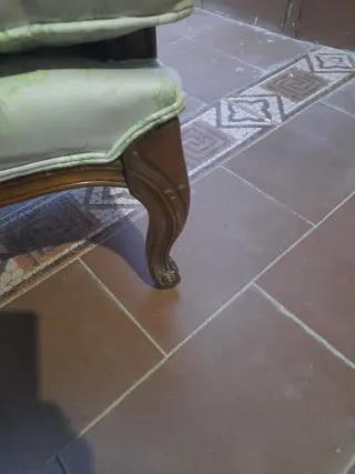 Sillón de dormitorio floral antiguo