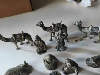 Presépio em estanho vintage 14 peças