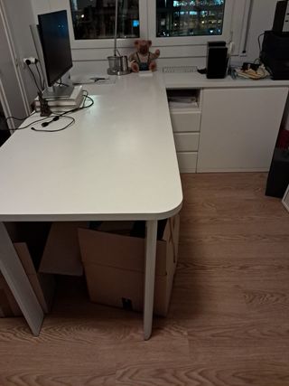 Mesa despacho en L blanca (2m + 1.73m) + silla