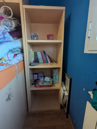 Estantería de madera