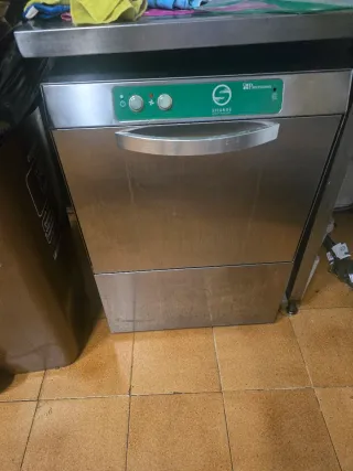 Lavavajillas grande bar y otro pequeño para bar