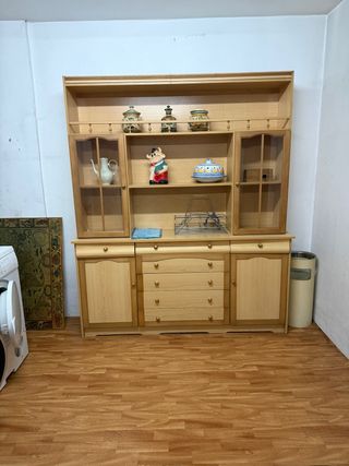 Mueble de salón madera y cristal
