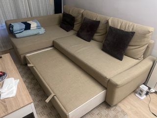 Sofá-cama chaiselongue de tres plazas. Buen estado