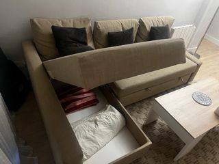 Sofá-cama chaiselongue de tres plazas. Buen estado