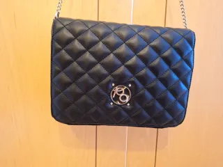 Bolso negro Purificación García acolchado PG