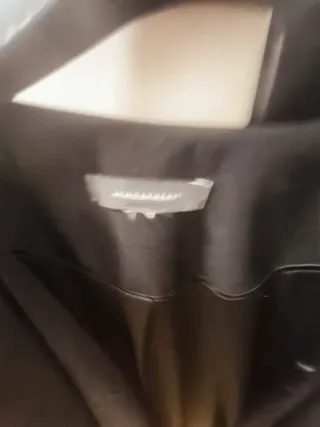 Blazer negra con cremalleras