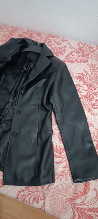 Cazadora de cuero negra talla M