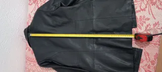 Cazadora de cuero negra talla M