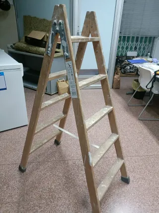 Escalera madera doble 5 peldaños 1,25m