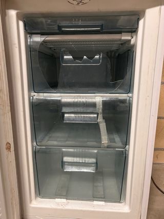 Congelador vertical pequeño