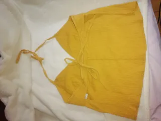 Top amarillo Pull & Bear