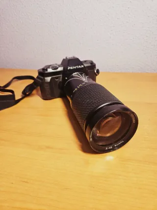 Cámara Pentax Negra + 2 objetivos.