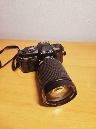 Cámara Pentax Negra + 2 objetivos.