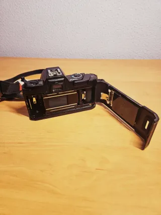 Cámara Pentax Negra + 2 objetivos.