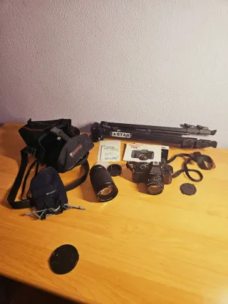 Cámara Pentax Negra + 2 objetivos.