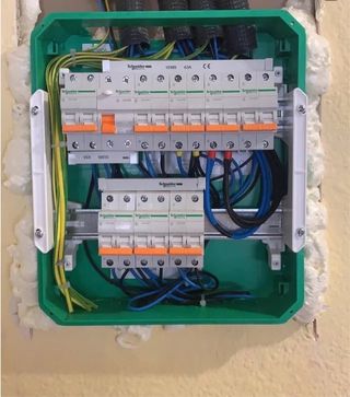 ELECTRICISTAS PROFESIONALES – JSTOHENARES