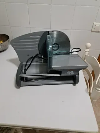 Cortadora de alimentos gris local , no envio