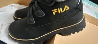 Botas Fila Niña Negro y Dorado