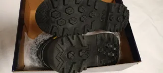 Botas Fila Niña Negro y Dorado