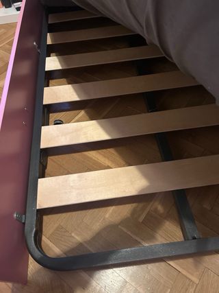 Cama doble, dos colchones, con cajones y armarios