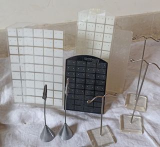 Expositores y accesorios para bisutería