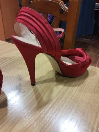 Zapatos de tacón Marian rojos