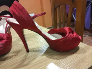 Zapatos de tacón Marian rojos