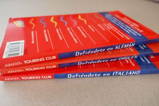 3 libros de idiomas (inglés, alemán e italiano)