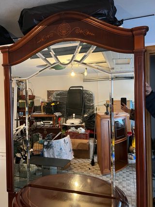 Móvel com espelho em madeira