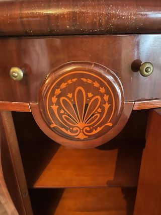 Móvel com espelho em madeira