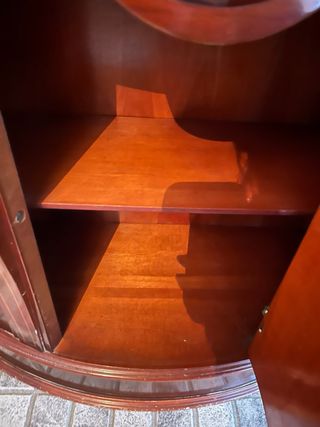 Móvel com espelho em madeira