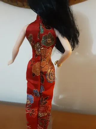 Muñeca Barbie Morena Vestido Rojo