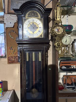 Reloj de pie antiguo madera y metal
