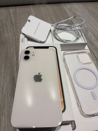 iPhone 12 in bianco in ottime condizioni