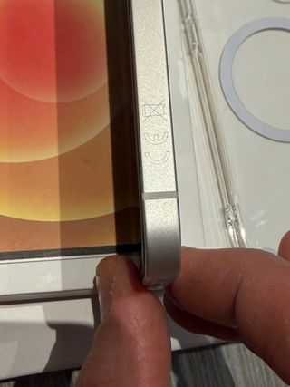 iPhone 12 in bianco in ottime condizioni