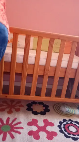Cuna de madera para bebé