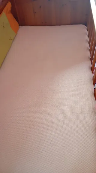 Cuna de madera para bebé