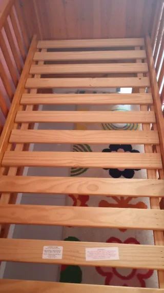 Cuna de madera para bebé