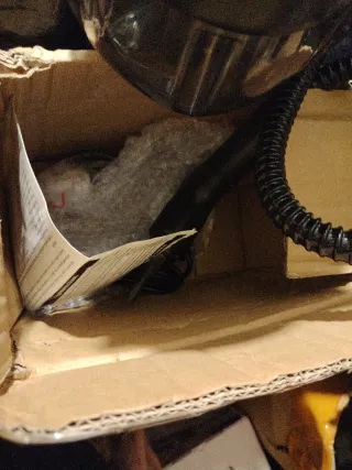 Limpiadora a vapor negra y amarilla