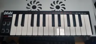 AKAI LPK25 Controlador MIDI