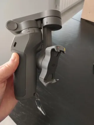 DJI Osmo Mobile Gimbal con trípode para móvil