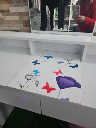 Tocador blanco con espejo y cajones