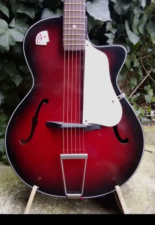 Guitarra acústica Egmond antigua año 59.