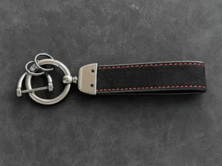 Llavero Mercedes de Alcantara Tacto Piel Cuero AMG