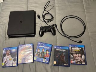 PS4 Slim Negra + 5 Juegos