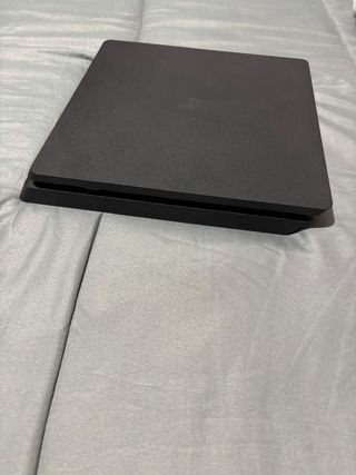 PS4 Slim Negra + 5 Juegos