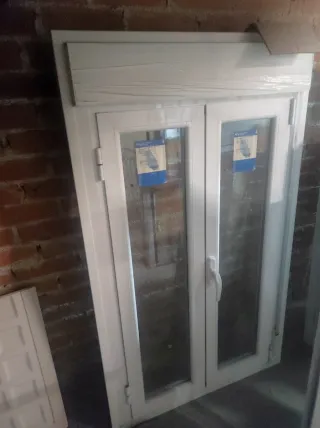 Ventana Abatible Aluminio con Persiana 150 x85anch