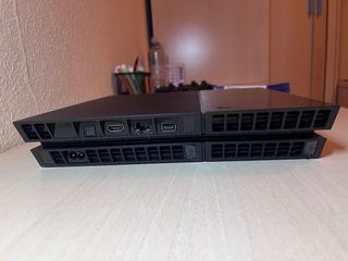 PS4 (PlayStation 4) Negra + 3 Juegos FIFA