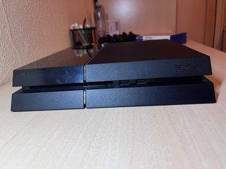 PS4 (PlayStation 4) Negra + 3 Juegos FIFA